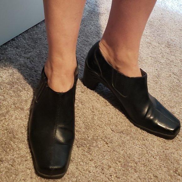 US W 8M Aerosoles Black Ankle Bootie with Heel - Picture 7 of 8